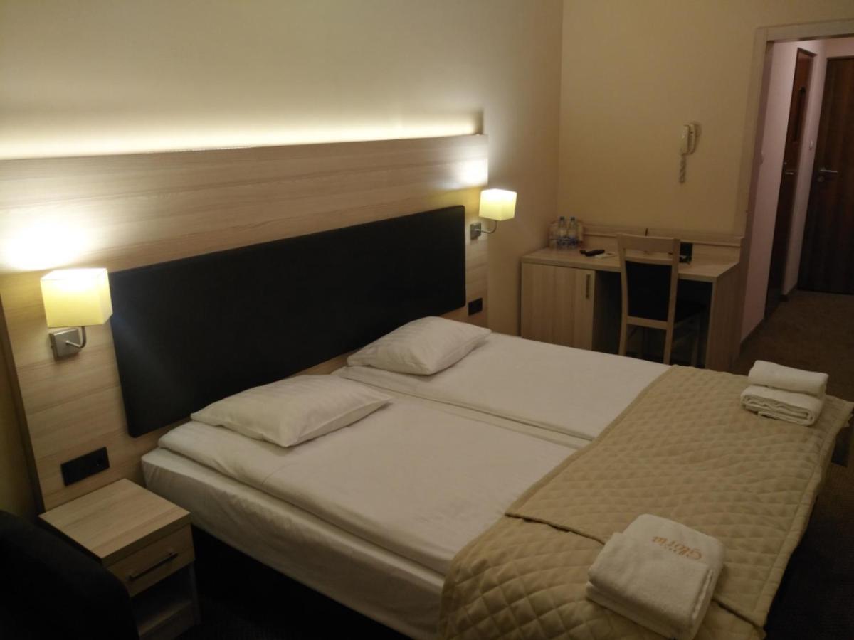Spa Hotel Gloria Перемишль Екстер'єр фото